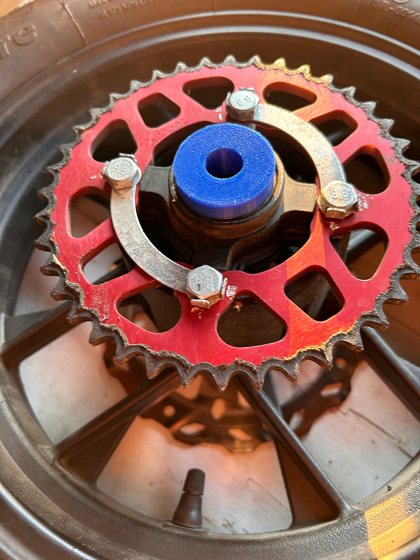 Adapter zum Reifenumziehen für Malcor anstatt Konus Rot